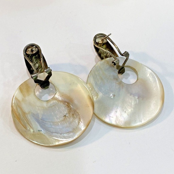 Vintage carved shell pierced earrings doorknocker style silvertone beachy Boho - Picture 2 of 3